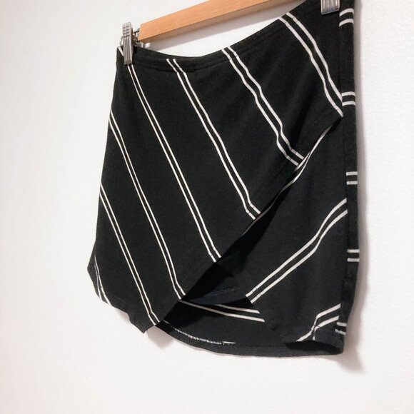 2 FOR $15 Black + White Stripe Mini Skort / Skirt - Picture 4 of 14